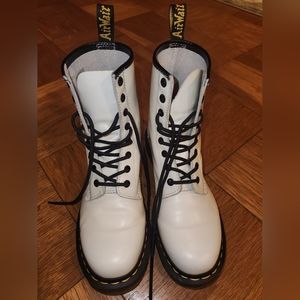 Dr Martens 1460 8 hole Smooth Leather White, size 9